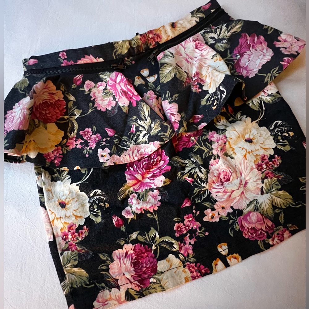 Unique FLORAL PEPLUM MINI SKIRT🌺